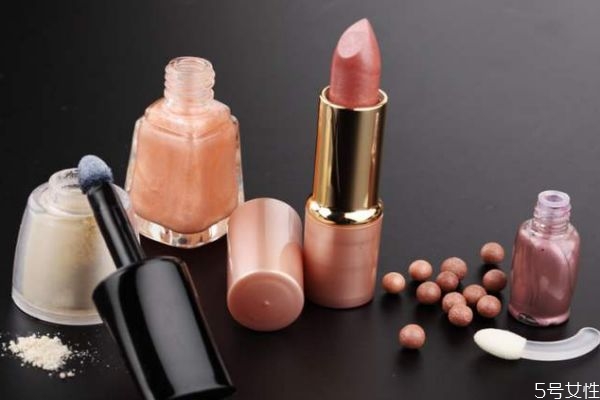 孕媽可以化妝嗎 化妝品對寶寶有傷害嗎 孕媽可以化妝嗎 化妝品對寶寶有傷害嗎