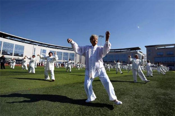 八段錦適合什么年齡的人練 八段錦適合小孩子練嗎 八段錦適合什么年齡的人練 八段錦適合小孩子練嗎