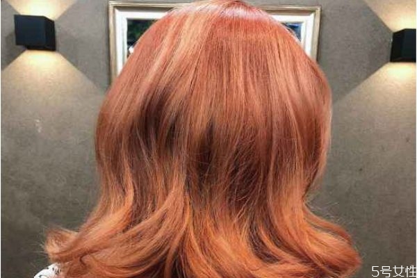 臟橘色頭發(fā)怎么調(diào)配 臟橘色染發(fā)調(diào)色技巧 臟橘色頭發(fā)怎么調(diào)配 臟橘色染發(fā)調(diào)色技巧