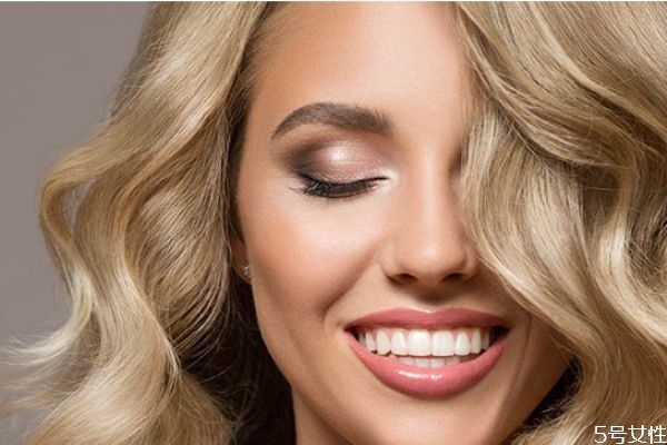 如何預防染發(fā)后洗頭掉色 染發(fā)后怎么讓發(fā)色更持久 如何預防染發(fā)后洗頭掉色 染發(fā)后怎么讓發(fā)色更持久