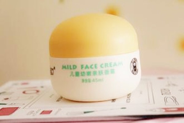 兒童護(hù)膚品的注意事項 常見的兒童護(hù)膚品哪個好 兒童護(hù)膚品的注意事項 常見的兒童護(hù)膚品哪個好