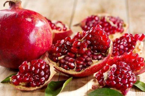 吃什么會預(yù)防皮膚的衰老呢 皮膚衰老應(yīng)該注意什么呢 吃什么會預(yù)防皮膚的衰老呢 皮膚衰老應(yīng)該注意什么呢