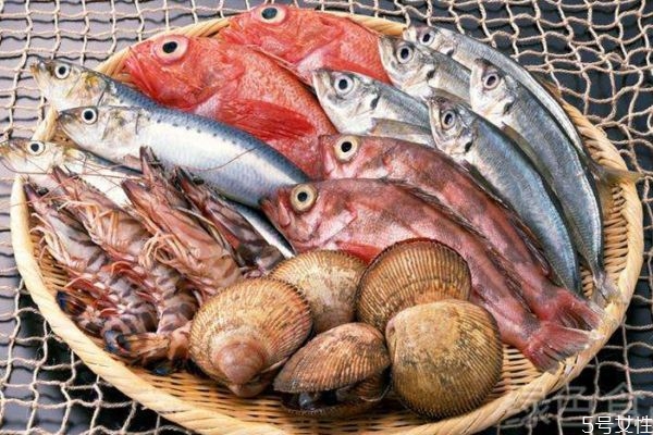 吃什么會預(yù)防皮膚的衰老呢 皮膚衰老應(yīng)該注意什么呢 吃什么會預(yù)防皮膚的衰老呢 皮膚衰老應(yīng)該注意什么呢