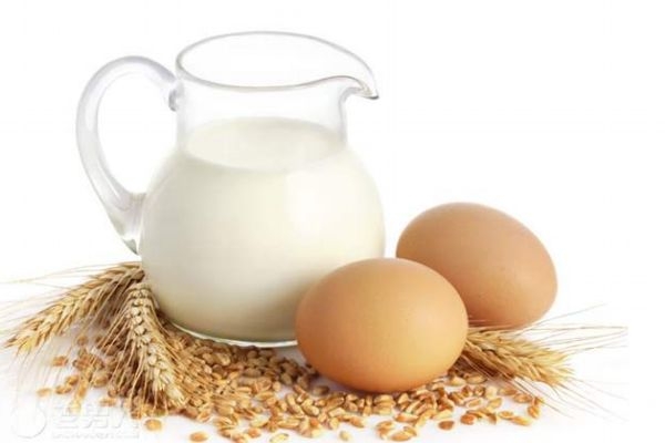 吃什么會預(yù)防皮膚的衰老呢 皮膚衰老應(yīng)該注意什么呢 吃什么會預(yù)防皮膚的衰老呢 皮膚衰老應(yīng)該注意什么呢