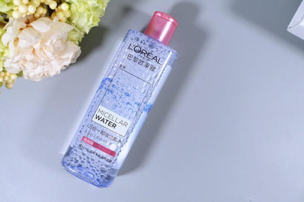 卸妝水和卸妝油有哪些區(qū)別 卸妝水和卸妝油適合卸濃妝嗎 卸妝水和卸妝油有哪些區(qū)別 卸妝水和卸妝油適合卸濃妝嗎