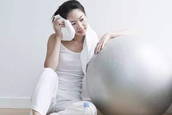 產(chǎn)后吃什么減肥消腫 產(chǎn)后減肥消腫的方法有哪些 產(chǎn)后吃什么減肥消腫 產(chǎn)后減肥消腫的方法有哪些