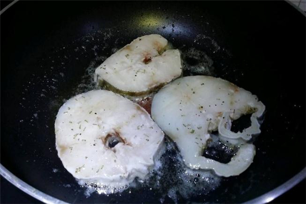 煎鱈魚(yú)配什么醬汁好吃 香煎鱈魚(yú)的醬汁怎么調(diào) 煎鱈魚(yú)配什么醬汁好吃 香煎鱈魚(yú)的醬汁怎么調(diào)
