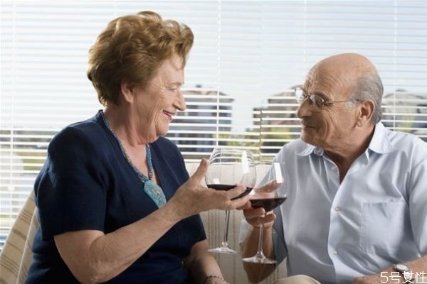 老年癡呆怎么預(yù)防 6個小動作讓你80歲大腦不萎縮 老年癡呆怎么預(yù)防 6個小動作讓你80歲大腦不萎縮