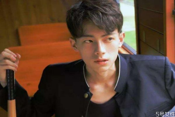 第一次約會(huì)女生帶閨蜜是為什么 約會(huì)女生帶閨蜜什么意思 第一次約會(huì)女生帶閨蜜是為什么 約會(huì)女生帶閨蜜什么意思