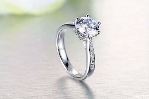 結(jié)婚戒指平時(shí)要戴嗎 結(jié)婚戒指怎么戴 結(jié)婚戒指平時(shí)要戴嗎 結(jié)婚戒指怎么戴