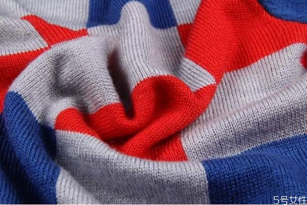 羊毛衫可以水洗嗎 羊毛衫應該怎么清洗呢 羊毛衫可以水洗嗎 羊毛衫應該怎么清洗呢