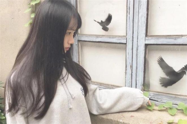 女人的衣服怎么會(huì)香 為什么女人穿過(guò)的衣服是香的 女人的衣服怎么會(huì)香 為什么女人穿過(guò)的衣服是香的