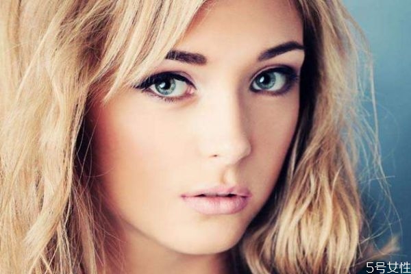 多大會(huì)有魚尾紋呢 魚尾紋可以怎么樣消除呢 多大會(huì)有魚尾紋呢 魚尾紋可以怎么樣消除呢