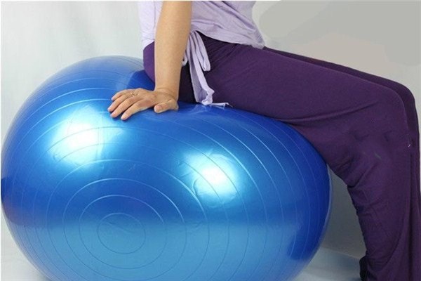 瑜伽球一般買多大的 練瑜伽球有什么好處 瑜伽球一般買多大的 練瑜伽球有什么好處