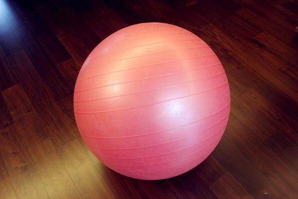練瑜伽球多長時間最好 練瑜伽球要注意什么 練瑜伽球多長時間最好 練瑜伽球要注意什么