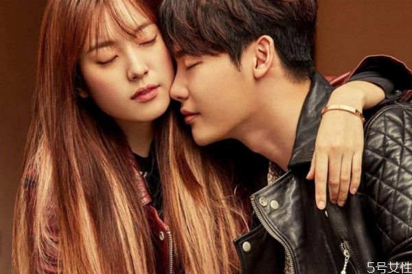 第一次約會(huì)后誰(shuí)該主動(dòng) 第一次見(jiàn)面后誰(shuí)先主動(dòng)比較好 第一次約會(huì)后誰(shuí)該主動(dòng) 第一次見(jiàn)面后誰(shuí)先主動(dòng)比較好