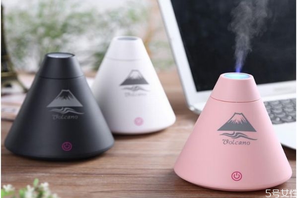 加濕器的原理是什么呢 加濕器可以加熱水嗎 加濕器的原理是什么呢 加濕器可以加熱水嗎