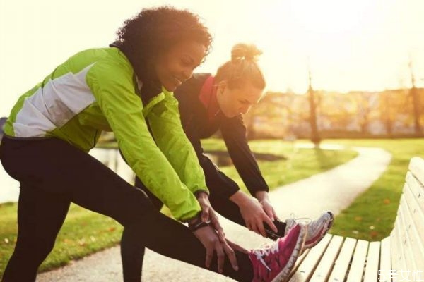 快走和慢跑有什么區(qū)別呢 快走的好處有什么呢 快走和慢跑有什么區(qū)別呢 快走的好處有什么呢