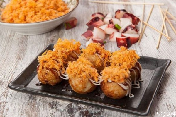 章魚燒是一種什么食物呢 章魚燒應(yīng)該怎么做呢 章魚燒是一種什么食物呢 章魚燒應(yīng)該怎么做呢