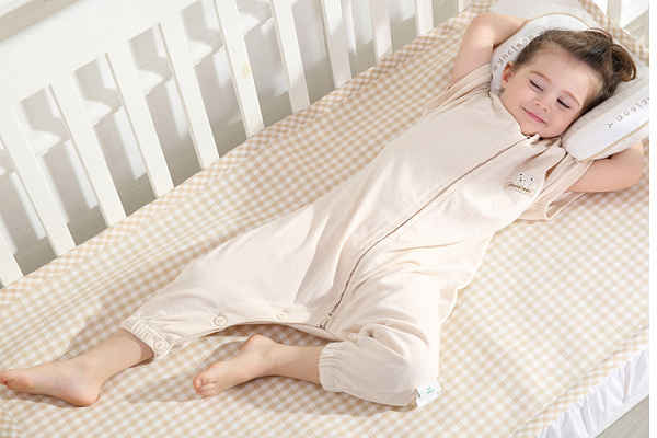 穿睡袋還要給寶寶蓋被子嗎 寶寶睡睡袋里面穿什么 穿睡袋還要給寶寶蓋被子嗎 寶寶睡睡袋里面穿什么