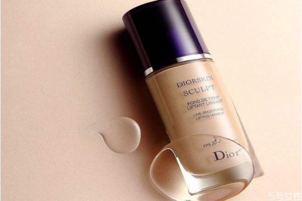 如何選購(gòu)自己合適的粉底液 粉底液使用順序步驟 如何選購(gòu)自己合適的粉底液 粉底液使用順序步驟