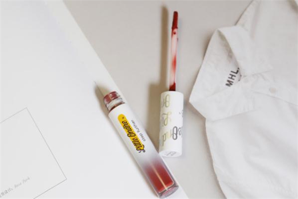 小奧汀唇釉怎么樣 小奧汀唇釉是國(guó)產(chǎn)的嗎 小奧汀唇釉怎么樣 小奧汀唇釉是國(guó)產(chǎn)的嗎