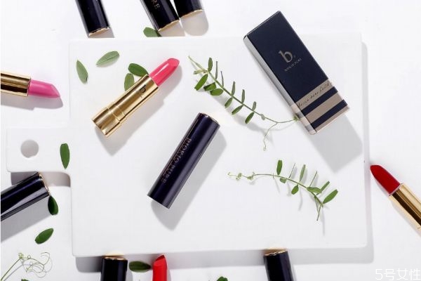 坐飛機(jī)化妝品不能超過(guò)多少毫升 坐飛機(jī)可以帶多少化妝品 坐飛機(jī)化妝品不能超過(guò)多少毫升 坐飛機(jī)可以帶多少化妝品