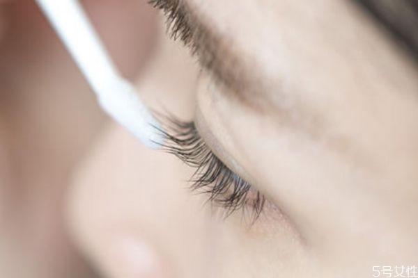 睫毛增長液真有用嗎 睫毛增長液的主要成分是什么呢 睫毛增長液真有用嗎 睫毛增長液的主要成分是什么呢