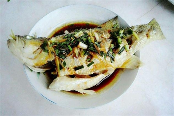鱸魚(yú)和什么一起吃好 鱸魚(yú)和什么搭配最有營(yíng)養(yǎng) 鱸魚(yú)和什么一起吃好 鱸魚(yú)和什么搭配最有營(yíng)養(yǎng)