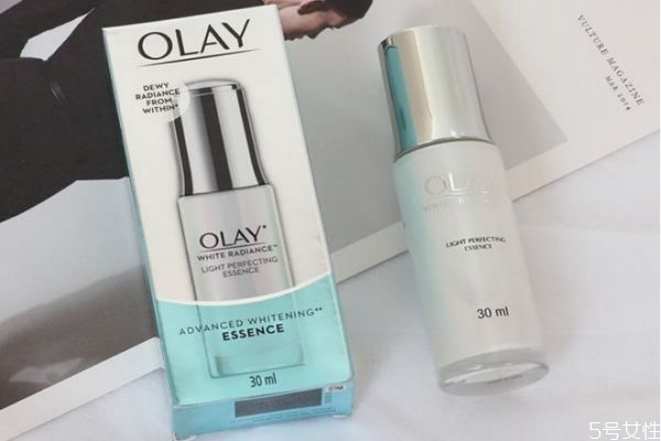 olay淡斑小白瓶和光感小白瓶哪個好 olay淡斑小白瓶價錢 olay淡斑小白瓶和光感小白瓶哪個好 olay淡斑小白瓶價錢