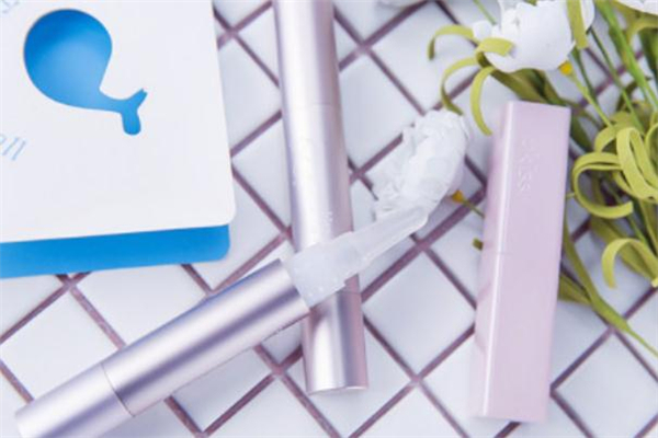 ukiss口紅雨衣怎么出不來 ukiss口紅雨衣安全嗎 ukiss口紅雨衣怎么出不來 ukiss口紅雨衣安全嗎