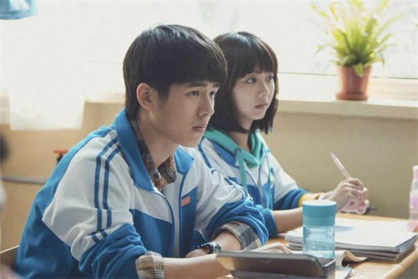 情侶畢業(yè)之后就要分手嗎 大學(xué)情侶畢業(yè)后怎么辦 情侶畢業(yè)之后就要分手嗎 大學(xué)情侶畢業(yè)后怎么辦