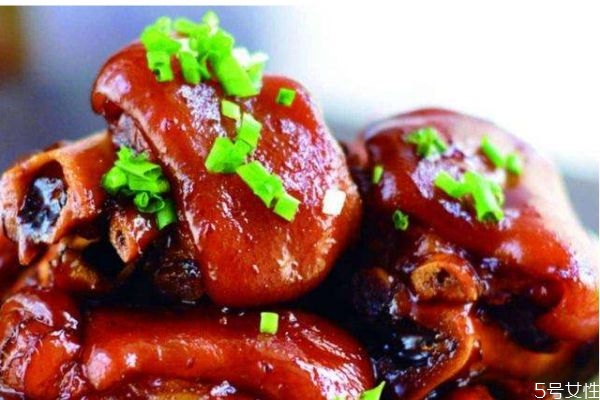 豬蹄應(yīng)該怎么處理呢 怎么做豬蹄好吃呢 豬蹄應(yīng)該怎么處理呢 怎么做豬蹄好吃呢