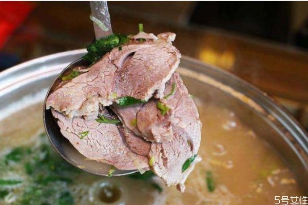 羊肉湯有什么營(yíng)養(yǎng)價(jià)值呢 喝羊肉湯有什么好處呢 羊肉湯有什么營(yíng)養(yǎng)價(jià)值呢 喝羊肉湯有什么好處呢