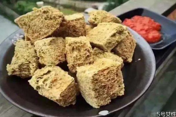 臭豆腐為什么聞起來(lái)是臭呢 吃臭豆腐有什么注意呢 臭豆腐為什么聞起來(lái)是臭呢 吃臭豆腐有什么注意呢