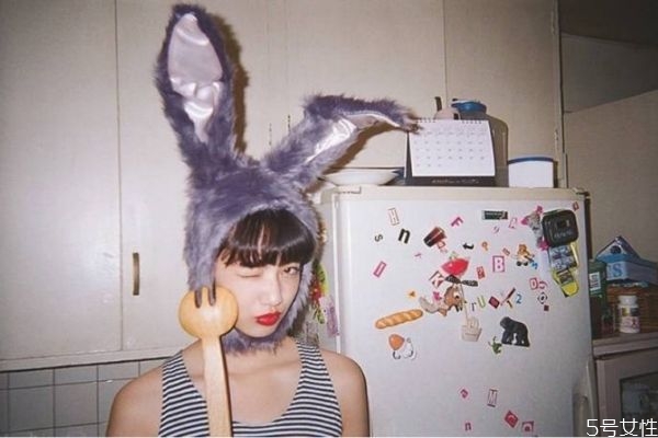 男朋友跟我在一起總玩手機(jī)什么心態(tài) 男朋友玩手機(jī)冷落你 男朋友跟我在一起總玩手機(jī)什么心態(tài) 男朋友玩手機(jī)冷落你