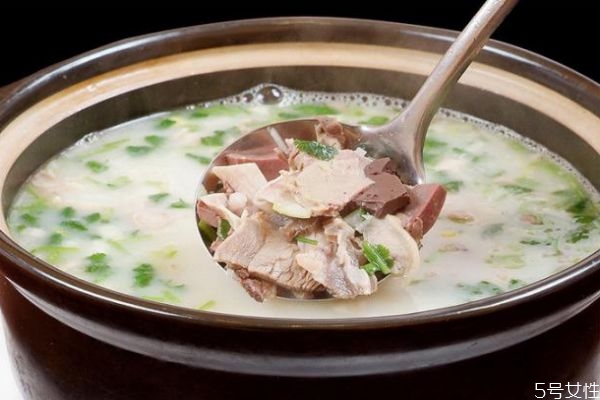 羊肉湯可以放香菇嗎 香菇羊肉湯食譜 羊肉湯可以放香菇嗎 香菇羊肉湯食譜