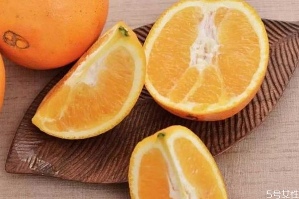 冰糖橙為什么賣不過(guò)臍橙 冰糖橙和臍橙哪個(gè)甜 冰糖橙為什么賣不過(guò)臍橙 冰糖橙和臍橙哪個(gè)甜