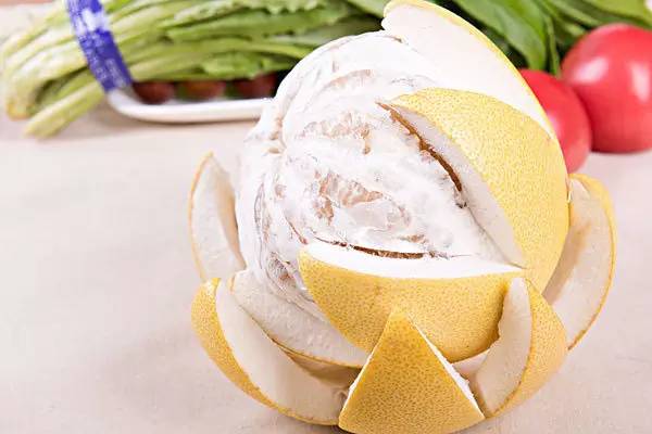 柚子和西柚哪個熱量高 西柚什么時候吃合適 柚子和西柚哪個熱量高 西柚什么時候吃合適