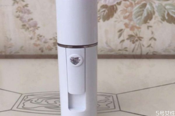 補(bǔ)水儀是洗臉后用嗎 不洗臉用補(bǔ)水儀的壞處 補(bǔ)水儀是洗臉后用嗎 不洗臉用補(bǔ)水儀的壞處