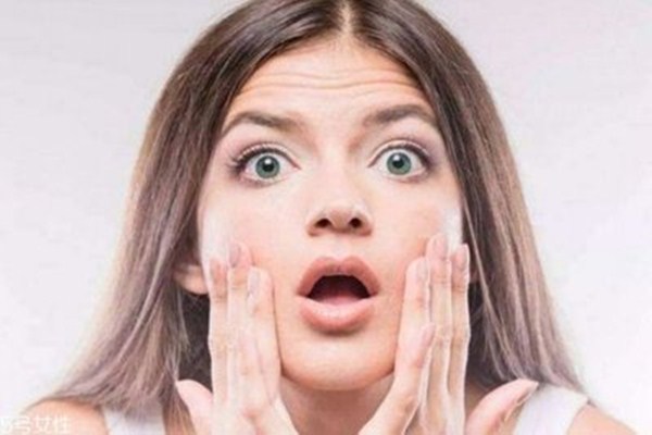 抬頭紋形成的原因 怎么預防抬頭紋 抬頭紋形成的原因 怎么預防抬頭紋