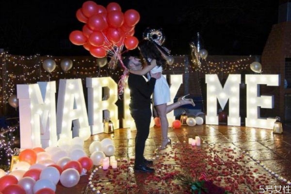 怎么求婚讓女友驚喜 求婚準備清單 怎么求婚讓女友驚喜 求婚準備清單