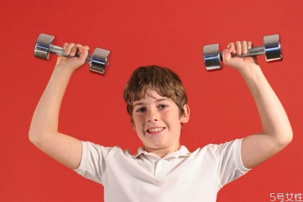 啞鈴應(yīng)該怎么使用呢 舉啞鈴的好處有什么呢 啞鈴應(yīng)該怎么使用呢 舉啞鈴的好處有什么呢