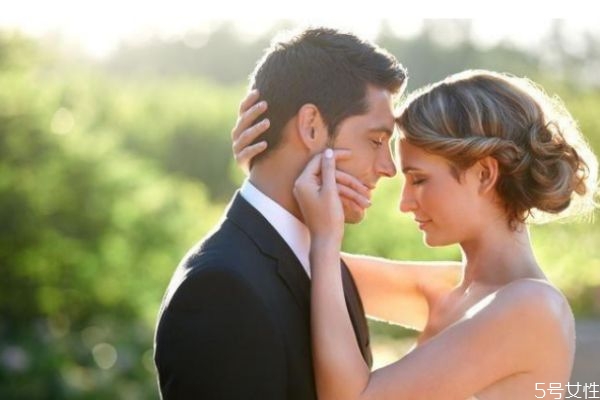 結(jié)婚彩禮錢歸父母還是子女 彩禮錢是給誰的 結(jié)婚彩禮錢歸父母還是子女 彩禮錢是給誰的