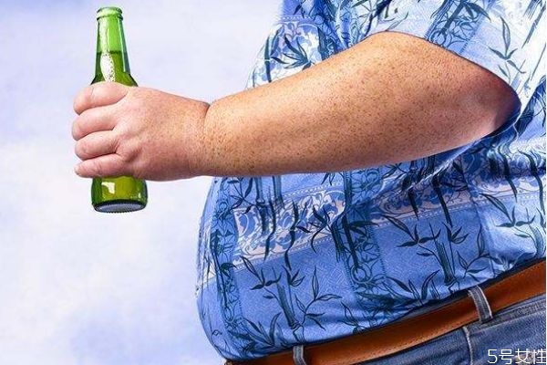 肚子上的脂肪是怎么造成的呢 如何消除肚子上的脂肪呢 肚子上的脂肪是怎么造成的呢 如何消除肚子上的脂肪呢