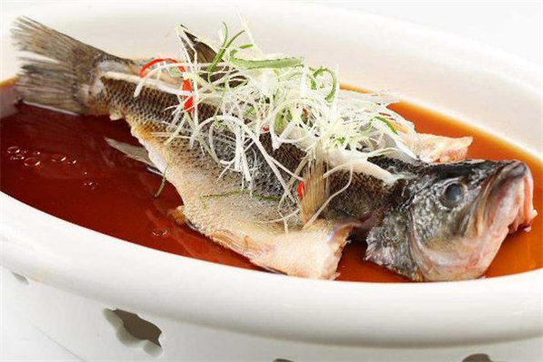 清蒸鱸魚湯汁如何調(diào)制 蒸鱸魚的湯要倒掉嗎 清蒸鱸魚湯汁如何調(diào)制 蒸鱸魚的湯要倒掉嗎