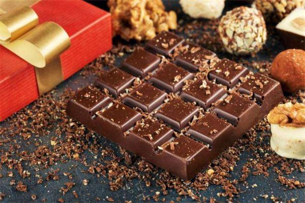 晚上吃黑巧克力會胖嗎 晚上吃黑巧克力會失眠嗎 晚上吃黑巧克力會胖嗎 晚上吃黑巧克力會失眠嗎