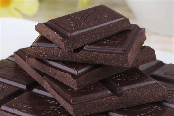 晚上吃黑巧克力會(huì)胖嗎 晚上吃黑巧克力會(huì)失眠嗎 晚上吃黑巧克力會(huì)胖嗎 晚上吃黑巧克力會(huì)失眠嗎