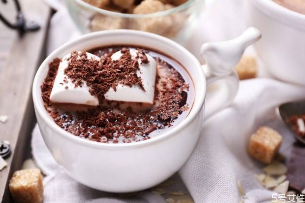 牛奶巧克力是什么樣子呢 牛奶巧克力的做法是什么呢 牛奶巧克力是什么樣子呢 牛奶巧克力的做法是什么呢