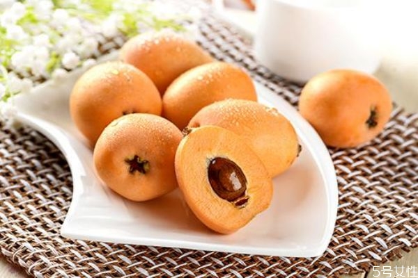 枇杷果能直接吃嗎 枇杷果怎么吃治咳嗽 枇杷果能直接吃嗎 枇杷果怎么吃治咳嗽